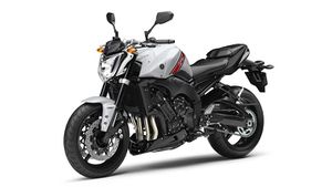 2013-Yamaha-FZ1-EU-Competition-White-Studio-007.jpg