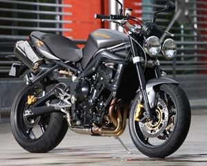 Triumph StreetTriple 675 09 1.jpg
